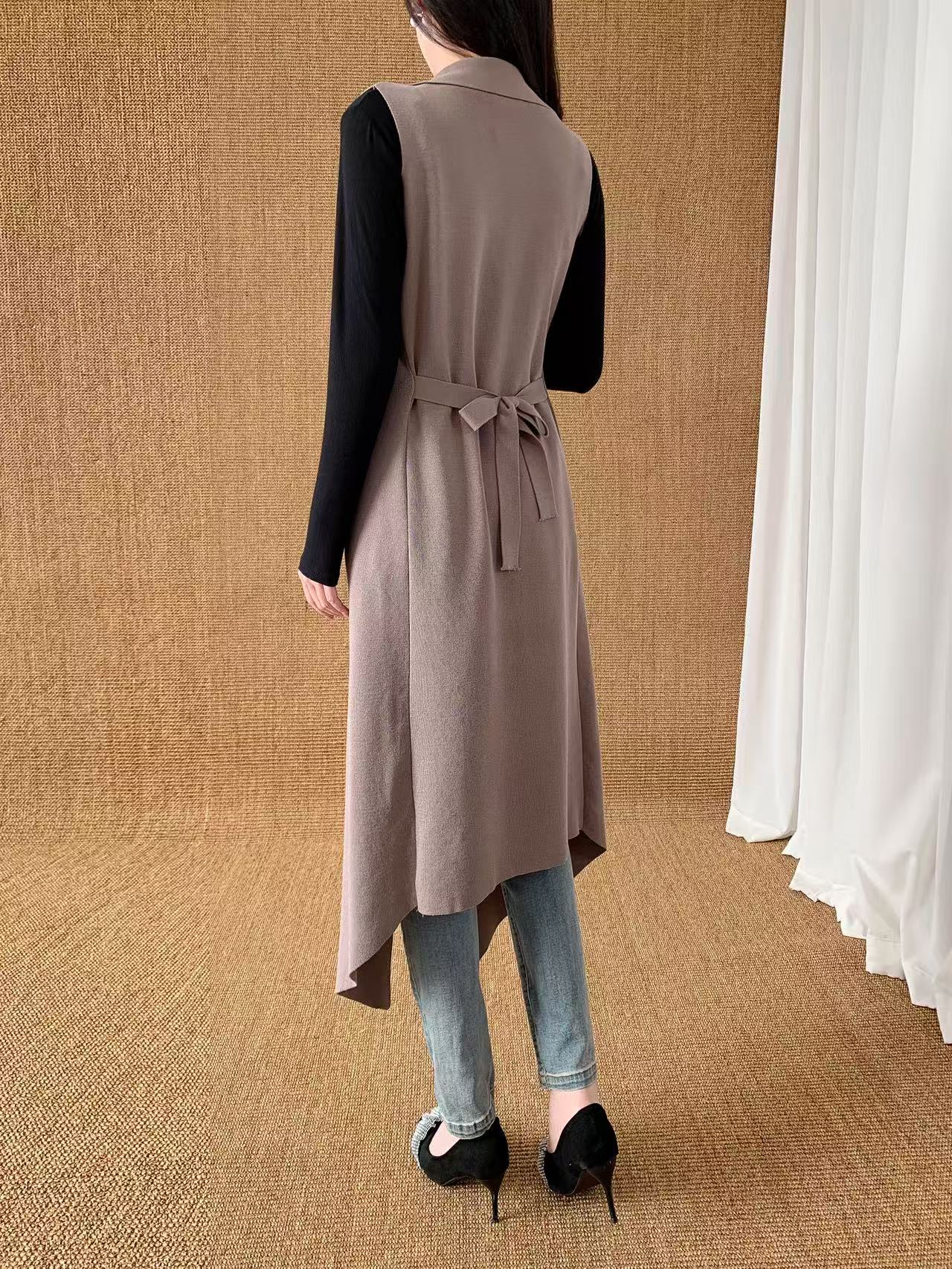 Classic Sleeveless Trench Jacket (L-19898A)