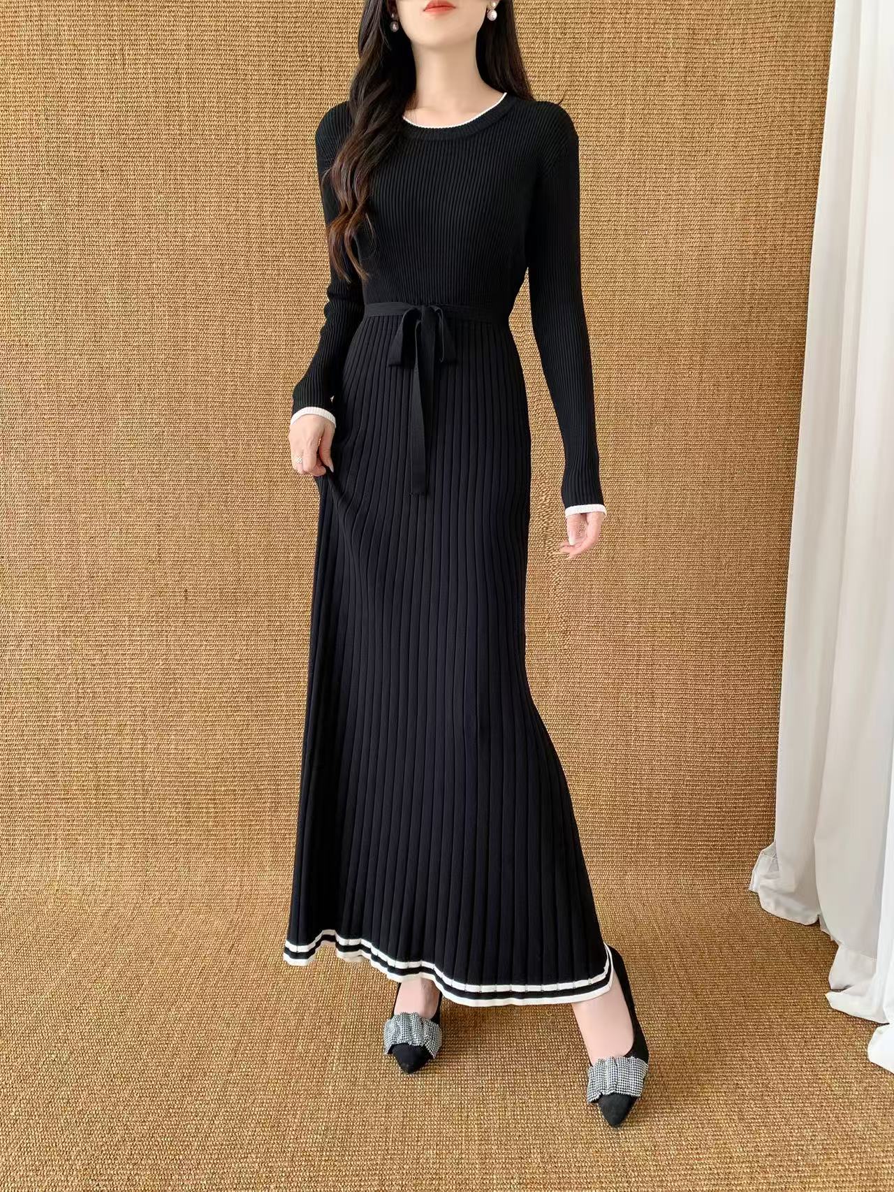Elegant Ribbed Knit Maxi Dress