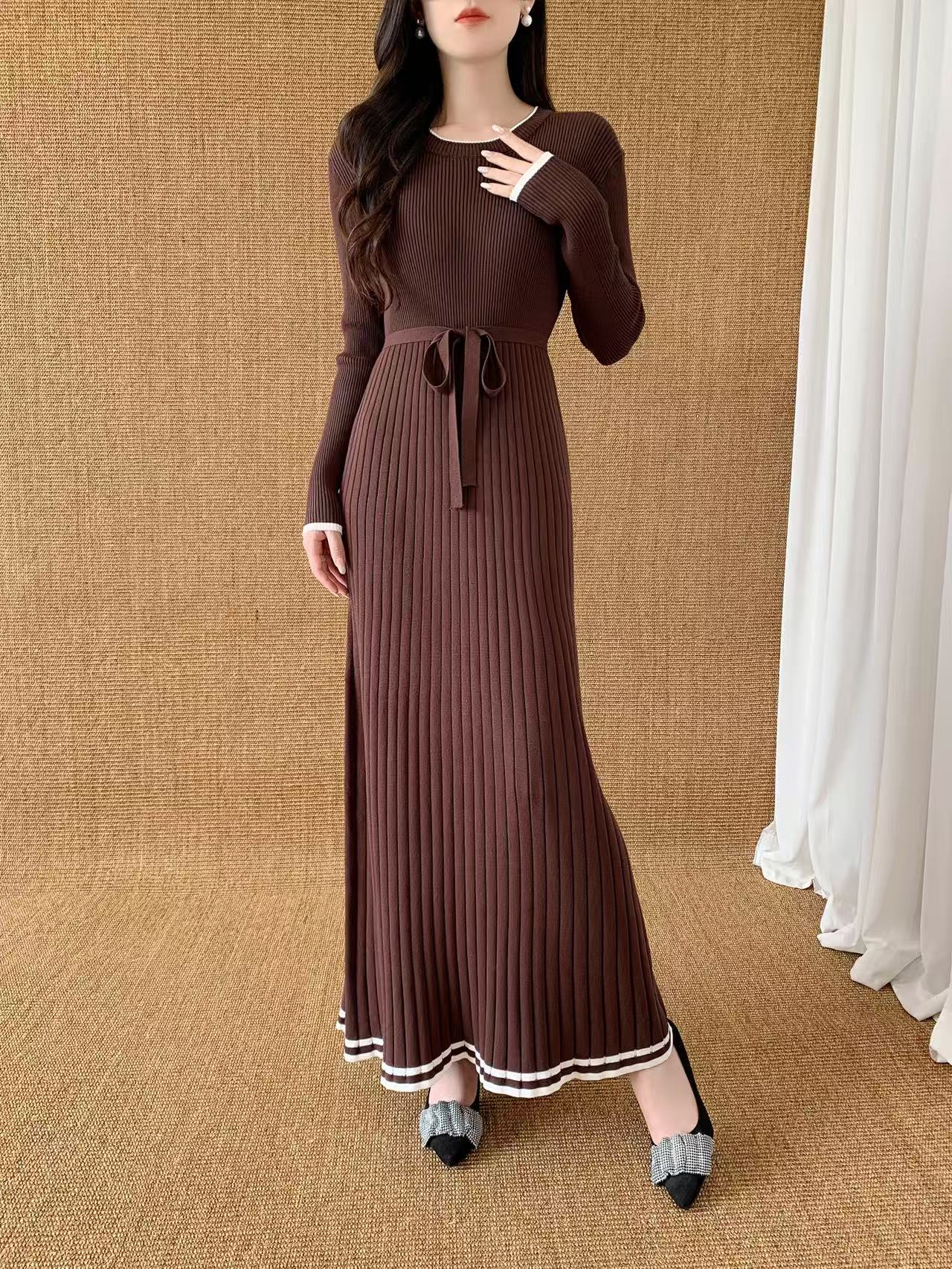 Elegant Ribbed Knit Maxi Dress